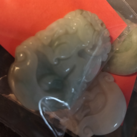 JADE PENDANT - Picture 2 of 5